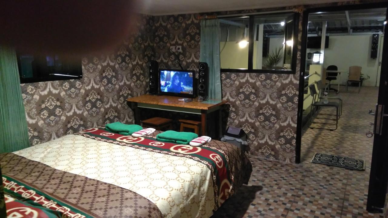 Salon Fora Gegerkalong Setiabudhi Wisma tamu